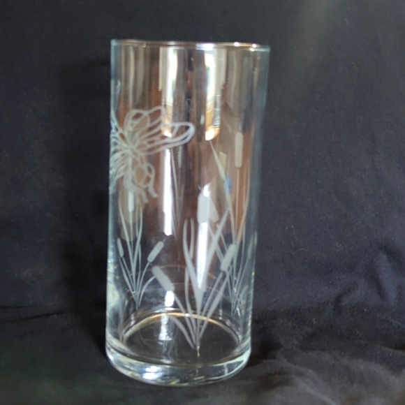 (New) Etched Glass Dragonfly Vase - Picture 2 of 3